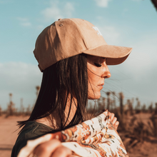 Lade das Bild in den Galerie-Viewer, Suede Cap - Wildust Sisters