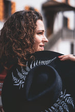 Lade das Bild in den Galerie-Viewer, Fedora - Farn