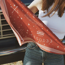 Lade das Bild in den Galerie-Viewer, Schal - Speed Goddess