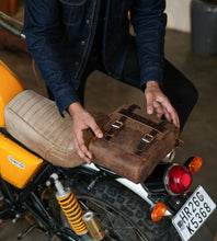 Lade das Bild in den Galerie-Viewer, Tank & Tail Bag - Braun