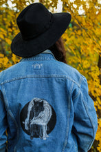 Lade das Bild in den Galerie-Viewer, Jeansjacke - Wölfe