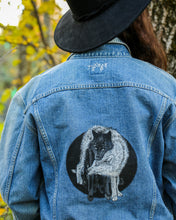Lade das Bild in den Galerie-Viewer, Jeansjacke - Wölfe