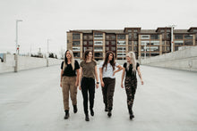 Lade das Bild in den Galerie-Viewer, Lara Cargohose - Verschiedene Farben