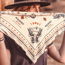 Lade das Bild in den Galerie-Viewer, Schal - Born Wild