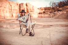 Lade das Bild in den Galerie-Viewer, Schal - Born Wild