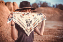 Lade das Bild in den Galerie-Viewer, Schal - Born Wild