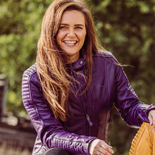 Lade das Bild in den Galerie-Viewer, Lederjacke Valerie - Violett