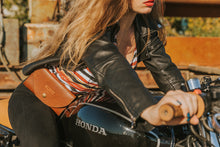 Lade das Bild in den Galerie-Viewer, Gürteltasche