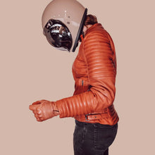 Lade das Bild in den Galerie-Viewer, Wild & Free Lederjacke - Rot