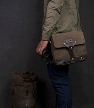 Lade das Bild in den Galerie-Viewer, Messenger Bag
