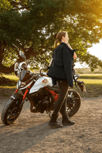 Lade das Bild in den Galerie-Viewer, VORBESTELLUNG Vega - Motorradjacke
